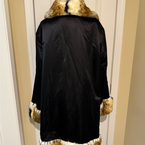 Pamela McCoy Spotted Tan and Black Teddy Jacket - Picture 7 of 9